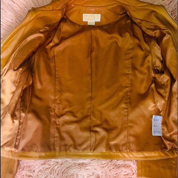 Michael Kor - Picture 4 of 11